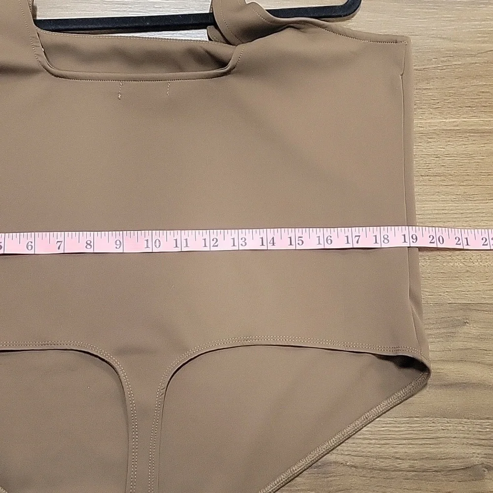 Good American Scuba Modern Tank Bodysuit in Light Mocha-Size 5 (2XL) - Picture 14 of 17
